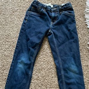 These Levi’s are very beautiful A navy blue and they are in great condition.